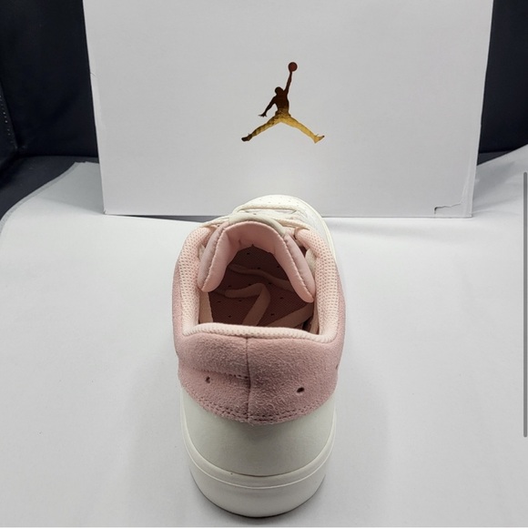 NIB Women’s Jordan Series.03 'Atmosphere’ in Atmosphere/Black/Univ Red/Sail - Picture 7 of 10